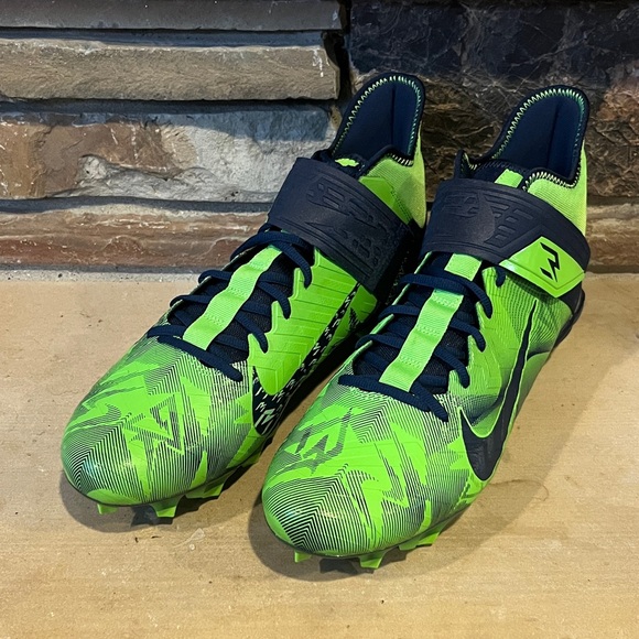 Nike Alpha Menace Pro 2 Mid 'Action Green' Football Cleats Russell Wilson - Picture 1 of 11